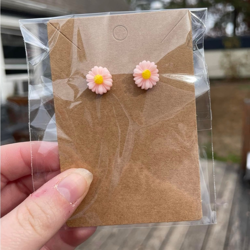 Hand-pieced Pink Daisy Flower Stud Earrings